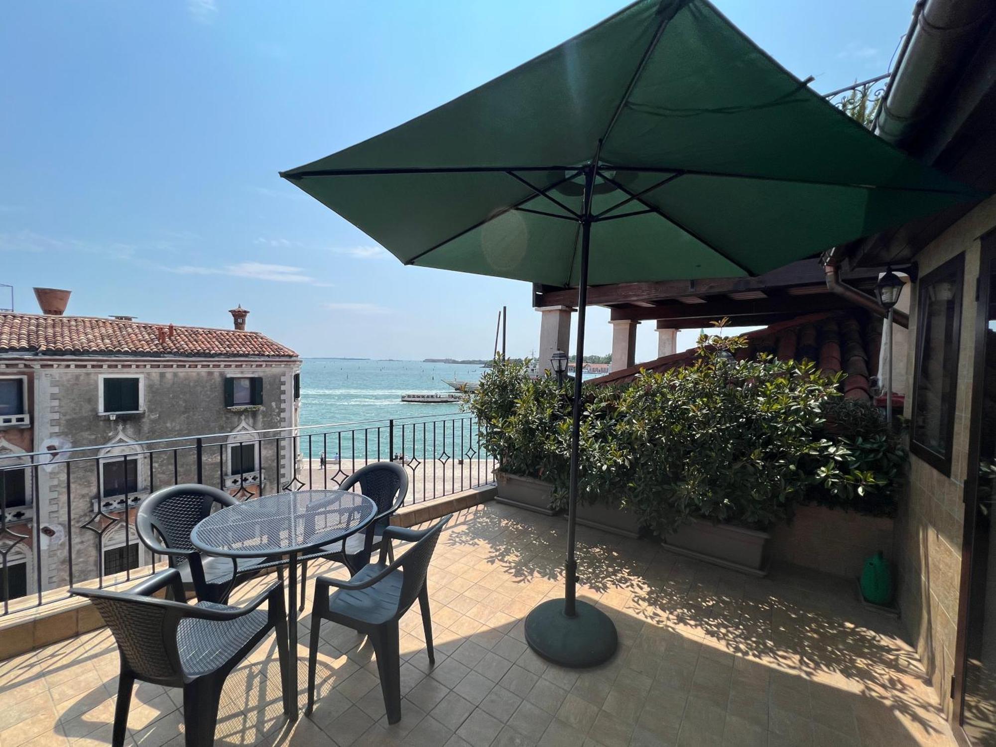 Ca' Delfina Holiday Home Βενετία Εξωτερικό φωτογραφία