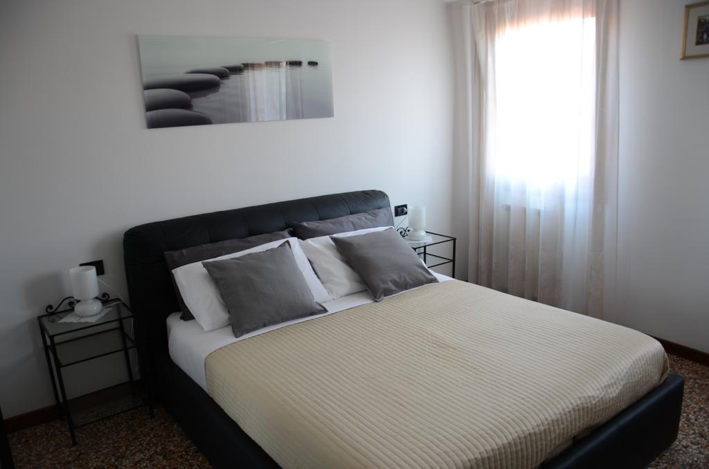 Ca' Delfina Holiday Home Βενετία Δωμάτιο φωτογραφία