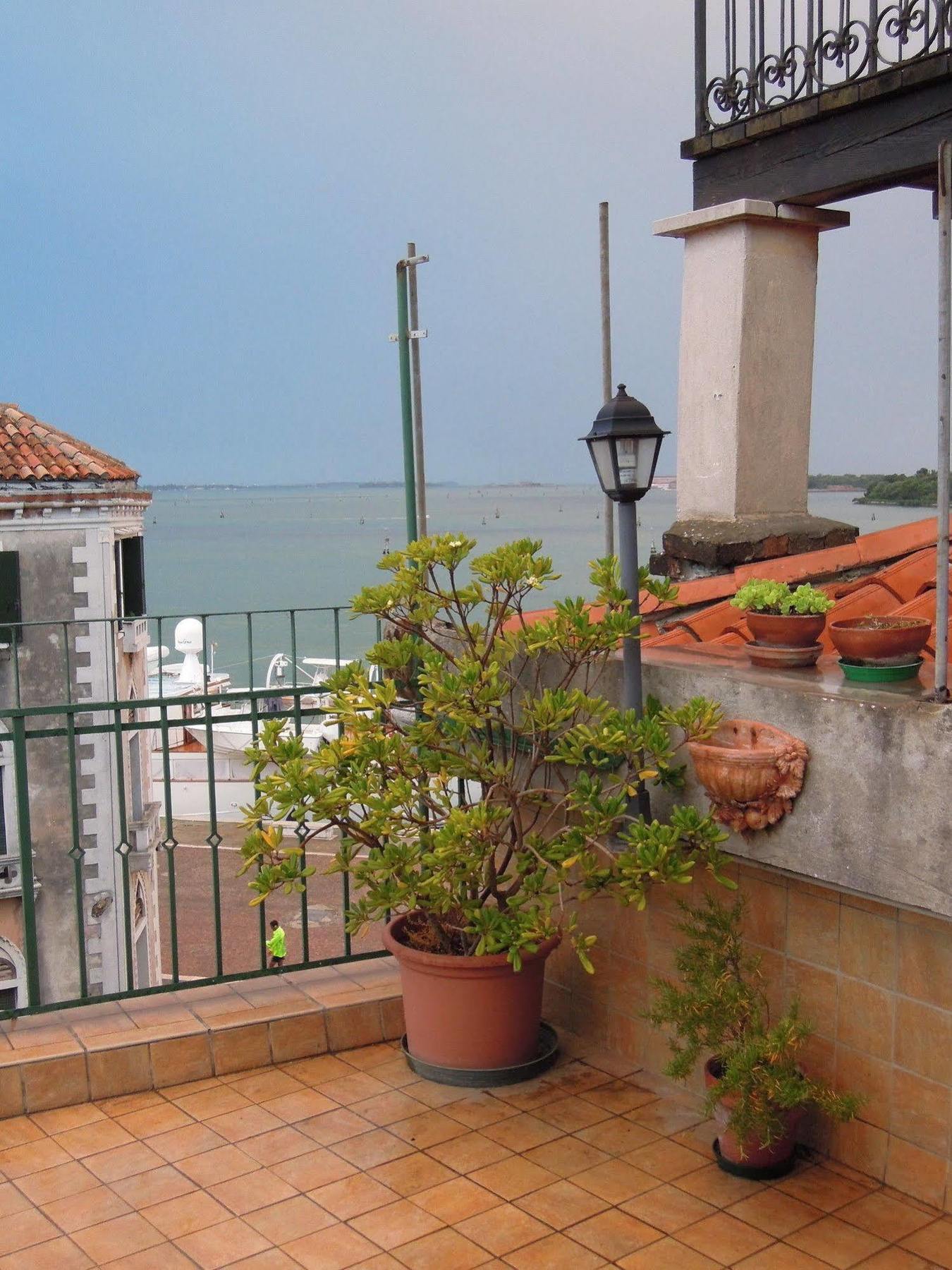 Ca' Delfina Holiday Home Βενετία Εξωτερικό φωτογραφία